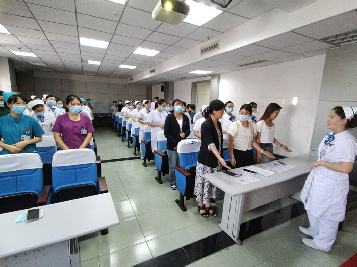 护理礼仪培训，全院护士130余人参加。