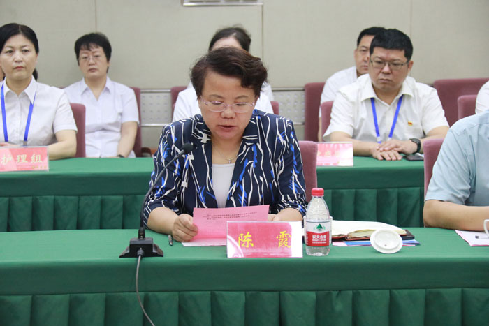 禹城市卫健局党组书记、局长陈霞首先向所有专家介绍了此次参会人员